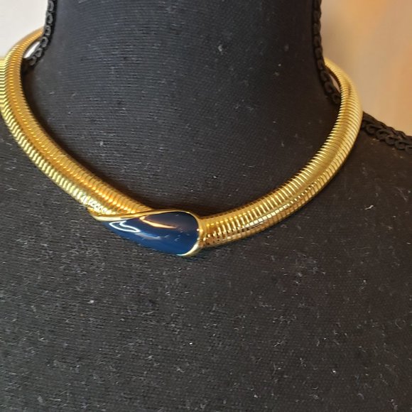 Vintage Monet Gold tone Omega Blue enameled Flex Chocker Collar Necklace - Picture 2 of 5